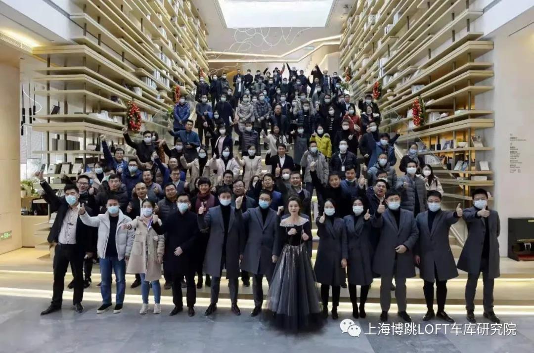 海南全国一百多人在华侨城汉口道6号参观研讨LOFT专利车库技术！